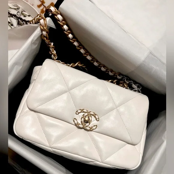 NWT CHANEL 19 HANDBAG AUTHENTIC - Picture 2 of 7